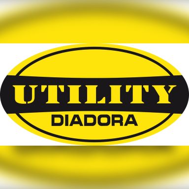 Gelbes ovales Emblem mit dem Text "UTILITY DIADORA" in schwarzer Schrift.
